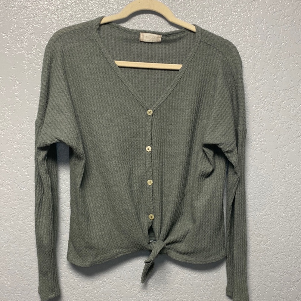 Alterd State Top Womens Medium Green V Neck Tie Front Button Down Long Sleeve
